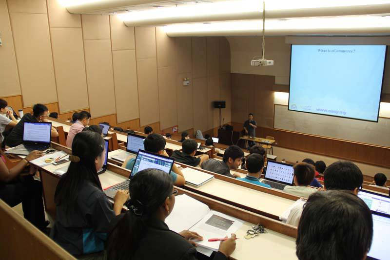 Du học nước ngo&agrave;i với điểm tổng kết m&ocirc;n tiếng Anh từ 8,0 - Ảnh 1.