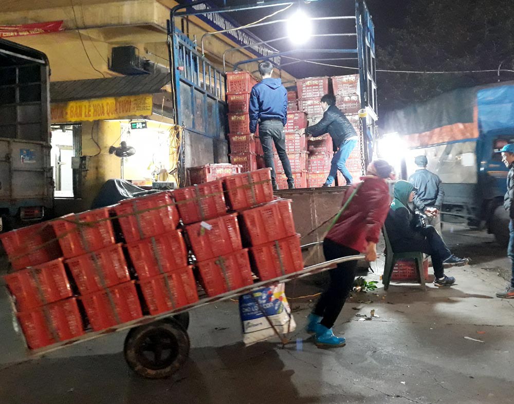 Yêu cầu bất ngờ của bà chủ trẻ khiến người phu xe câm lặng - Ảnh 1.