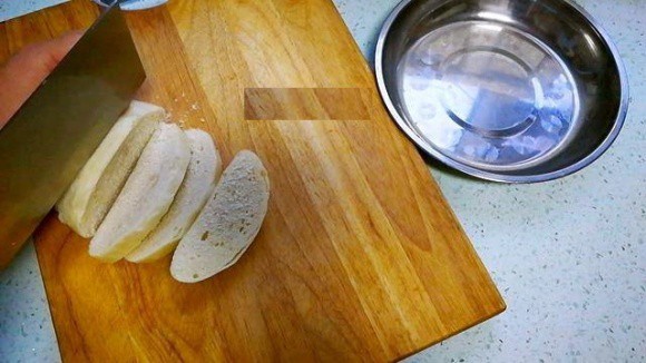 Quên bánh mì kẹp đi, thử bánh mì... xào! - Ảnh 1.