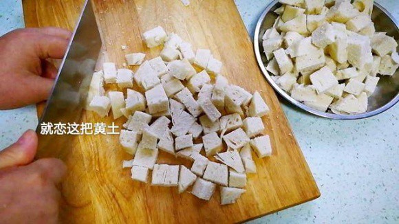 Quên bánh mì kẹp đi, thử bánh mì... xào! - Ảnh 2.
