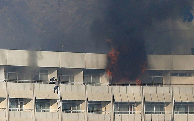Tránh đám cưới, Taliban dời ngày tấn công khách sạn