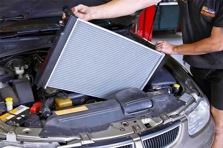 Những nguy&ecirc;n nh&acirc;n h&agrave;ng đầu khiến &ocirc;t&ocirc; uống xăng - Ảnh 2.