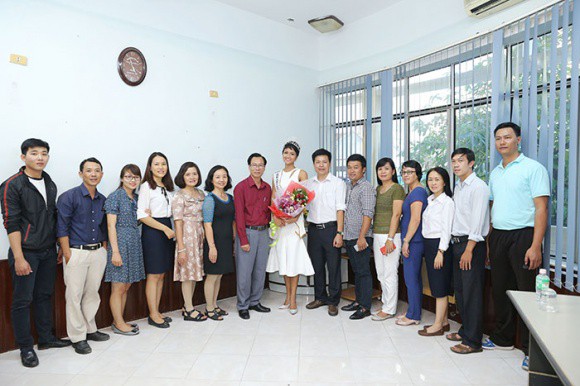 Về thăm trường cũ, HHen Niê được chào đón nồng nhiệt - Ảnh 19.
