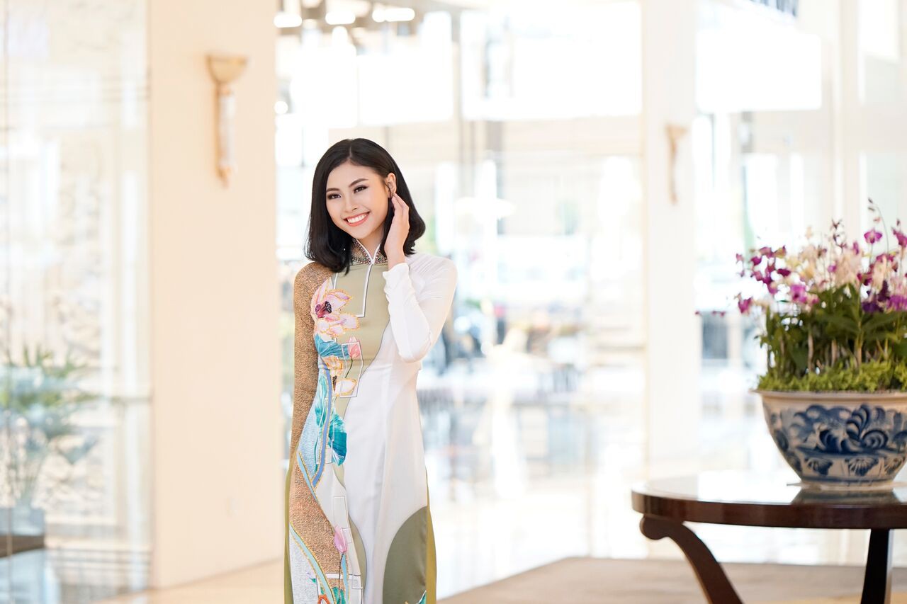 Cuộc hội ngộ giữa người đẹp biển và á hoàng trang sức - Ảnh 2.