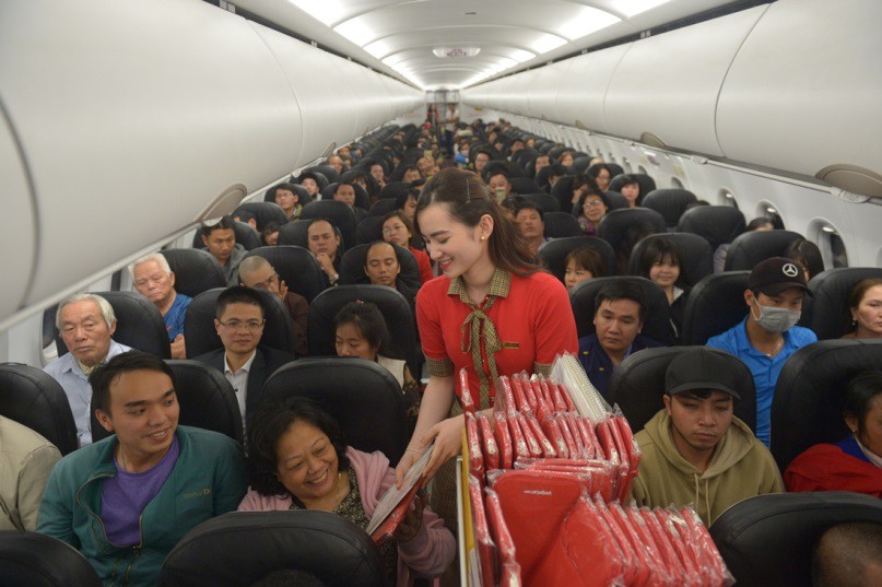 Vietjet tưng bừng ch&agrave;o đ&oacute;n những h&agrave;nh kh&aacute;ch đầu ti&ecirc;n năm 2018 - Ảnh 5.