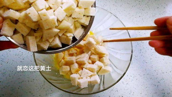 Quên bánh mì kẹp đi, thử bánh mì... xào! - Ảnh 5.
