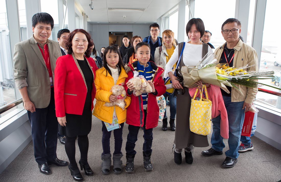 Vietjet tưng bừng ch&agrave;o đ&oacute;n những h&agrave;nh kh&aacute;ch đầu ti&ecirc;n năm 2018 - Ảnh 6.