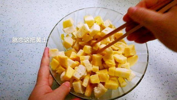 Quên bánh mì kẹp đi, thử bánh mì... xào! - Ảnh 6.
