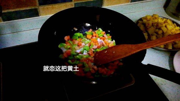 Quên bánh mì kẹp đi, thử bánh mì... xào! - Ảnh 8.