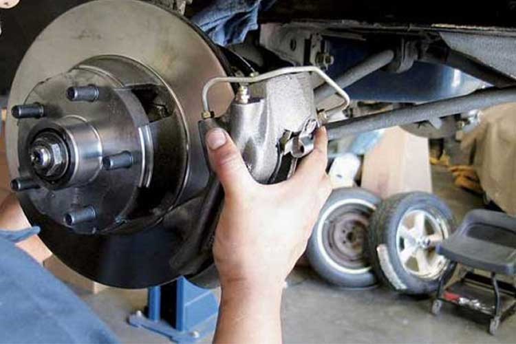 Những nguy&ecirc;n nh&acirc;n h&agrave;ng đầu khiến &ocirc;t&ocirc; uống xăng - Ảnh 8.