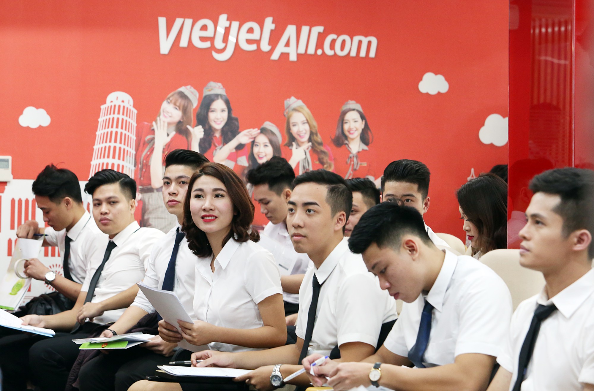Vietjet tiếp tục tuyển tiếp viên tại Hà Nội, TP HCM