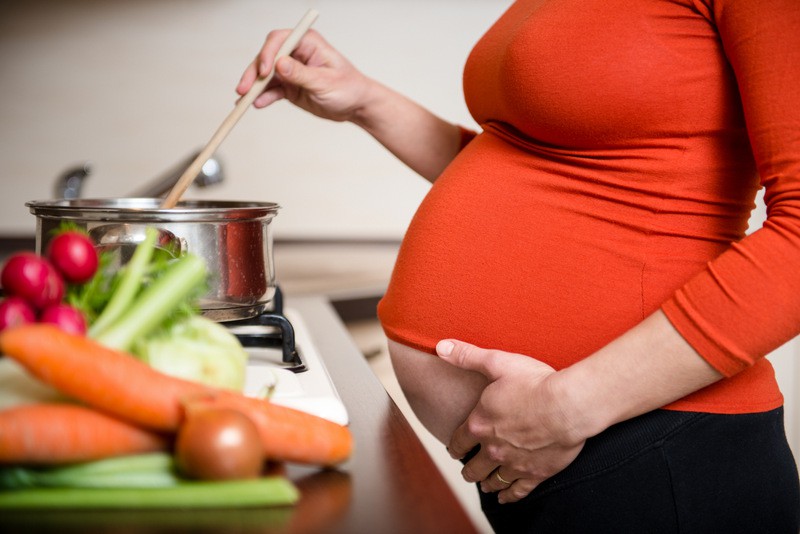 Làm gì khi ốm nghén quá nặng?