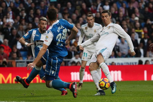 Ronaldo ghi b&agrave;n trở lại, Real Madrid đốt n&oacute;ng đường đua La Liga - Ảnh 3.
