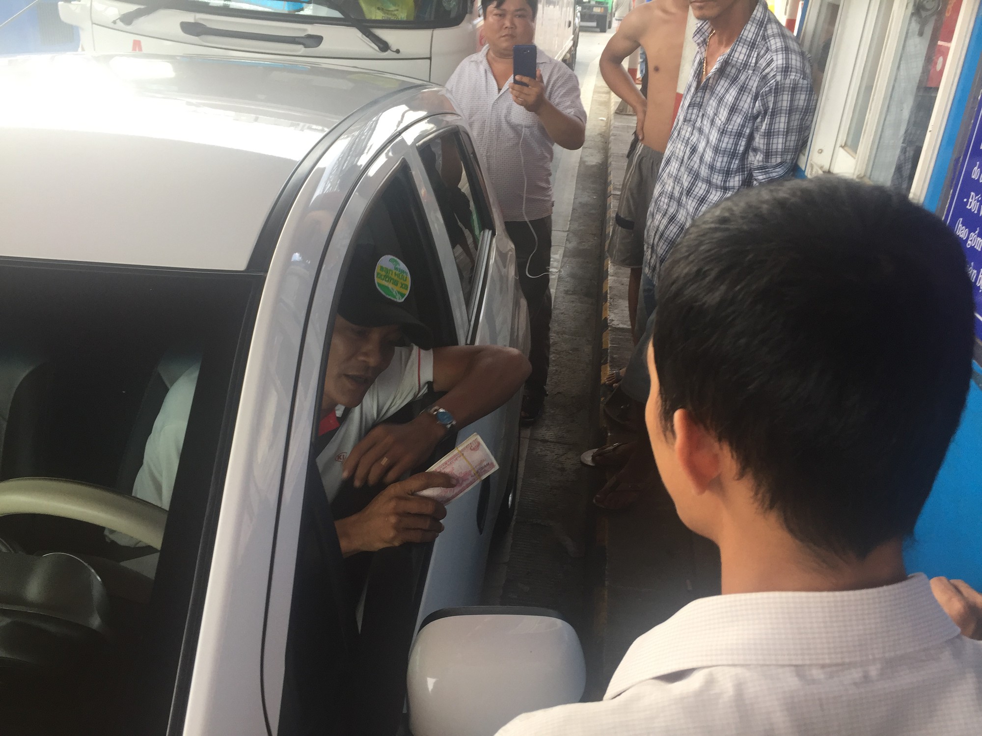 Bị t&agrave;i xế phản đối, BOT S&oacute;c Trăng nhanh ch&oacute;ng xả trạm - Ảnh 4.