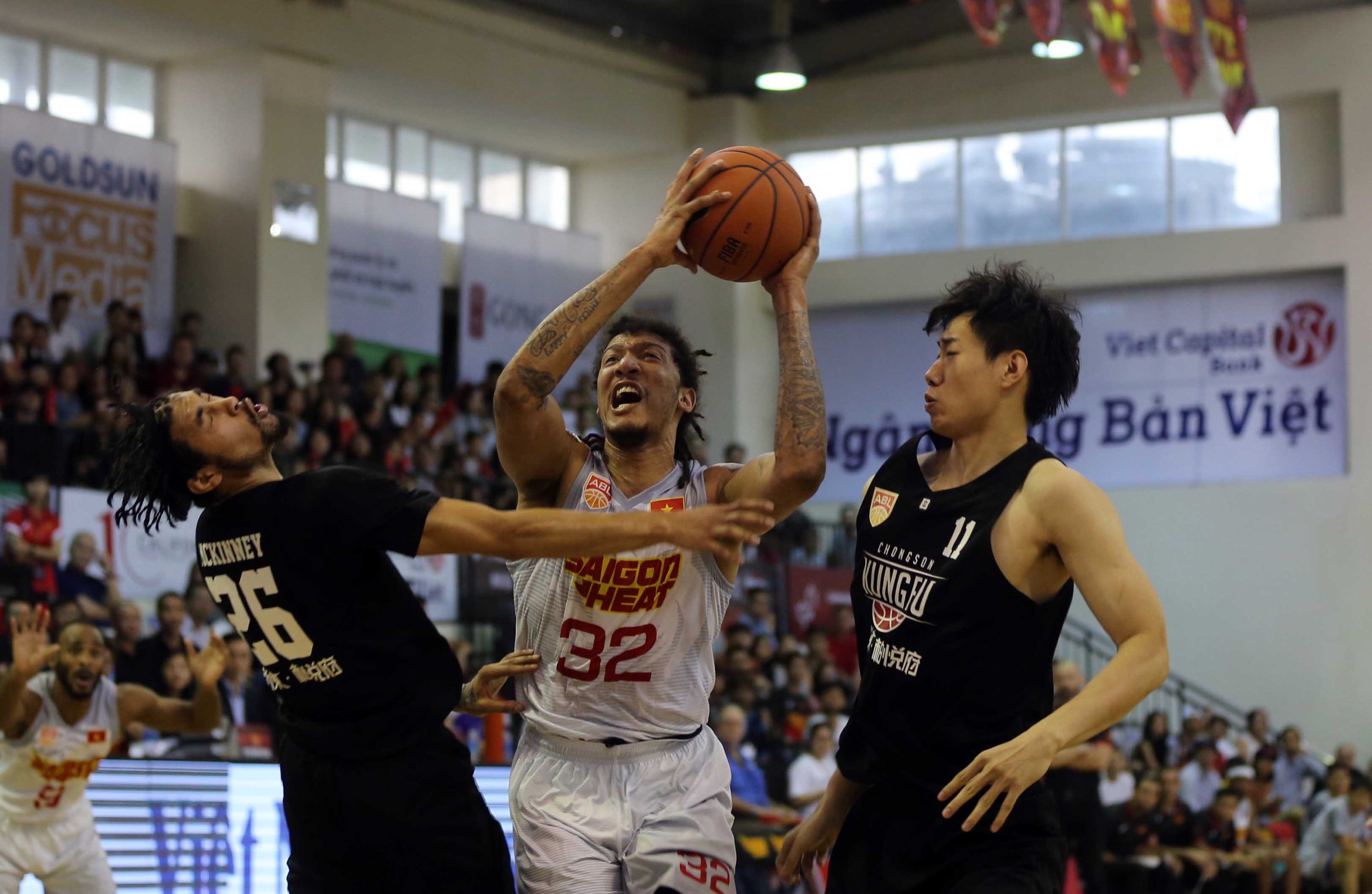Saigon Heat thắng kịch tính trên sân nhà