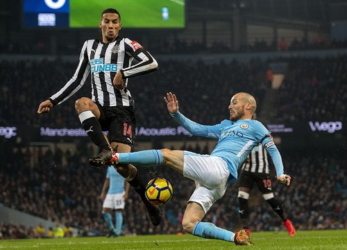 Nhấn chìm Newcastle, Man City thách thức sân cỏ Anh - Ảnh 2.