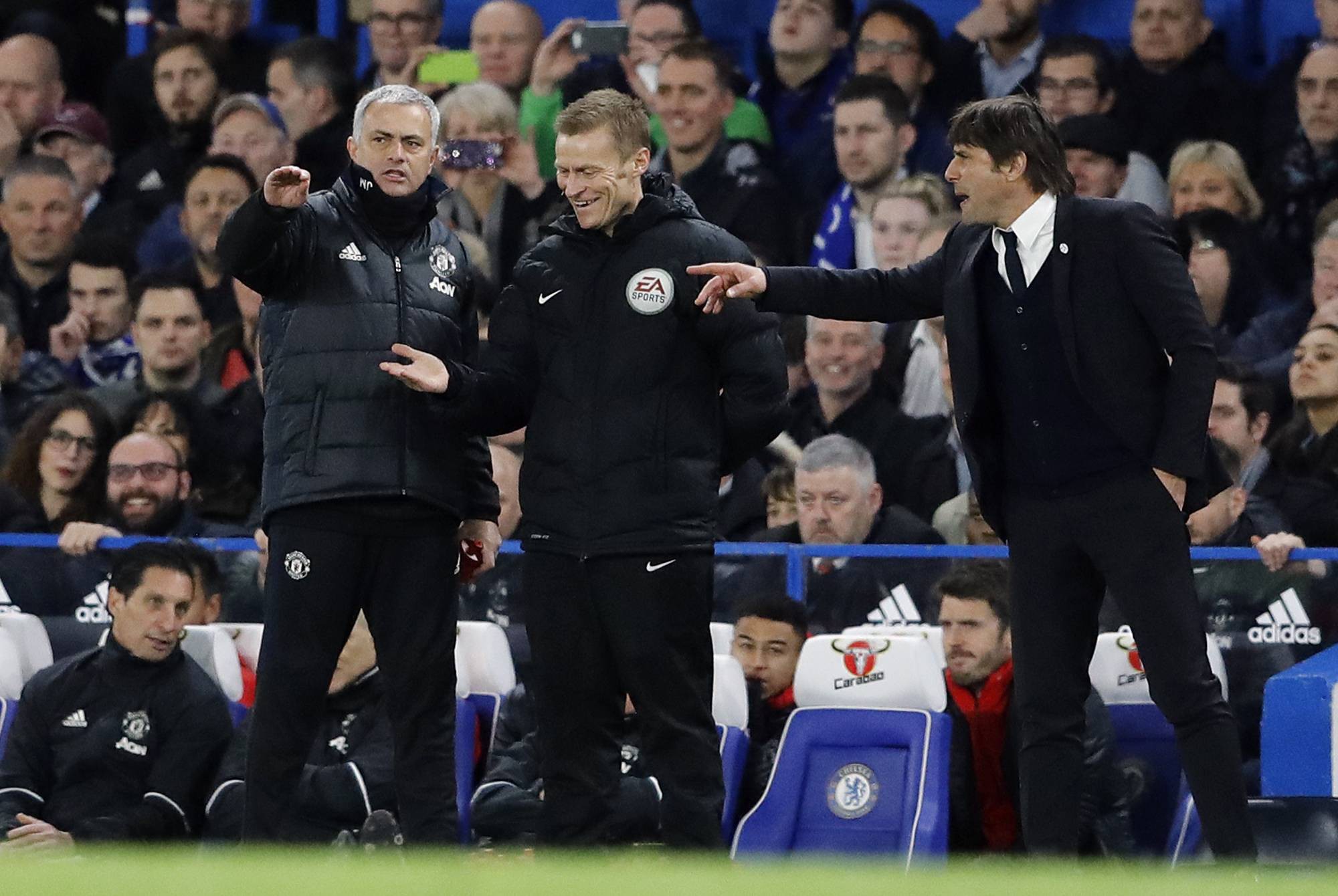 HLV Conte: Mourinho là kẻ giả dối, bé nhỏ! - Ảnh 1.