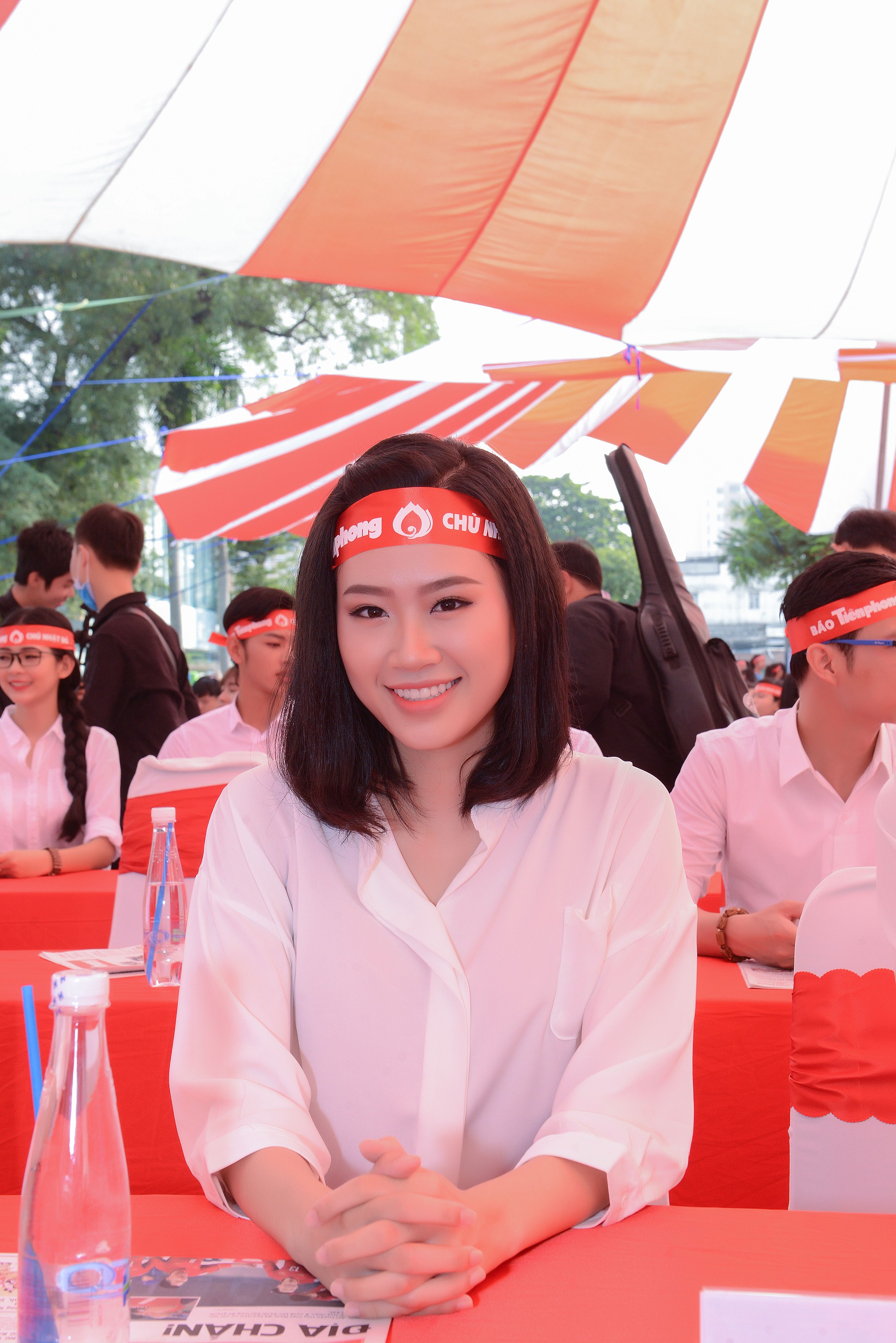 Người đẹp biển Đào Thị Hà hiến máu ngày Chủ nhật Đỏ - Ảnh 8.