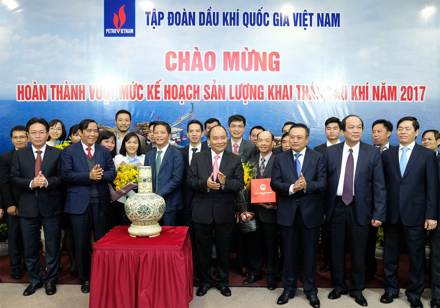 Thủ tướng trực tiếp trao quyết định bổ nhiệm t&acirc;n Chủ tịch PVN - Ảnh 4.