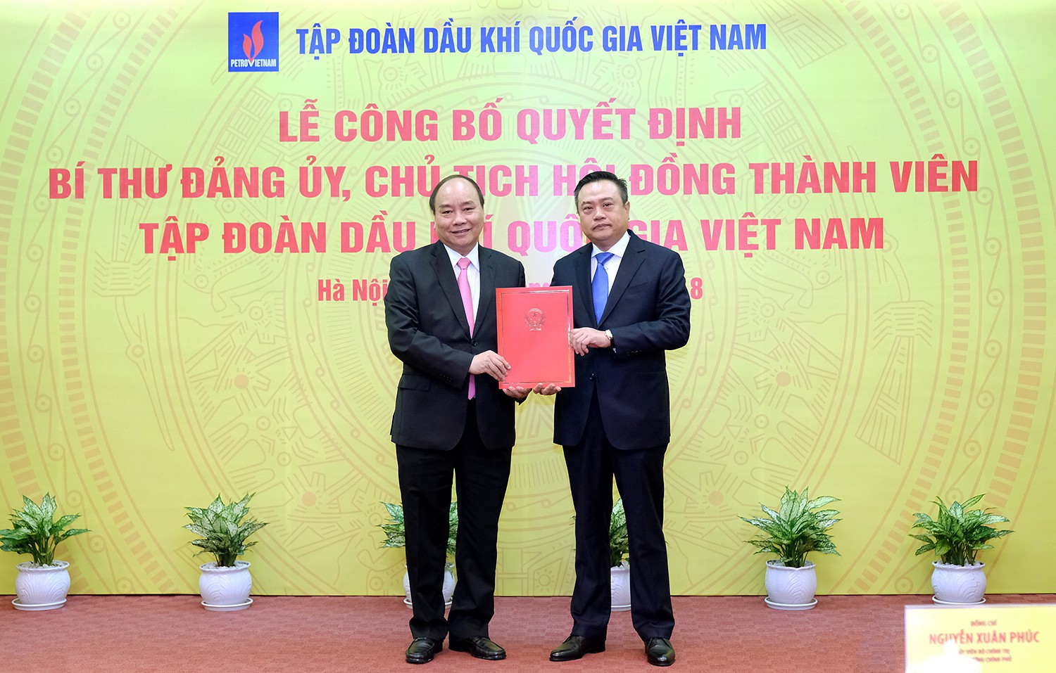 Thủ tướng trực tiếp trao quyết định bổ nhiệm t&acirc;n Chủ tịch PVN - Ảnh 1.