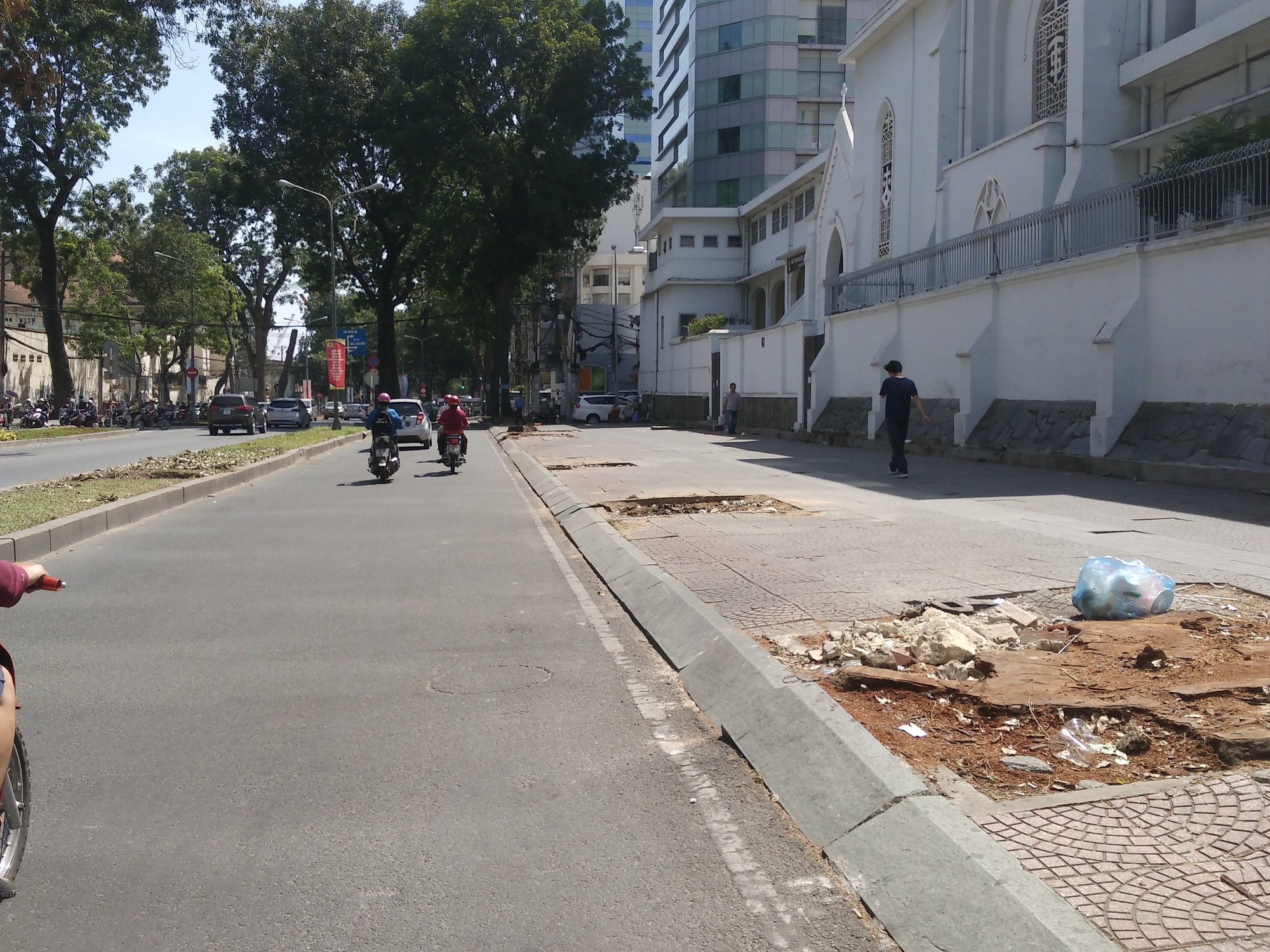 Trở lại những b&atilde;i giữ xe vua tr&ecirc;n vỉa h&egrave; quận 1 - Ảnh 11.
