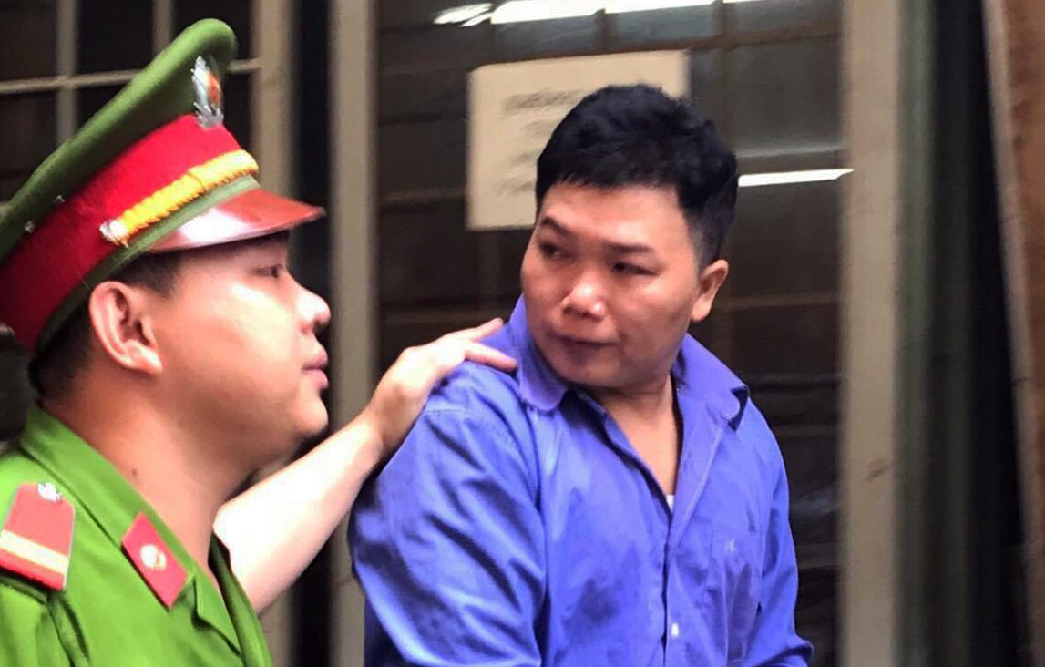 Trộm lô hàng hiệu hơn nửa tỉ đồng, tuồn vào Sài Gòn Square