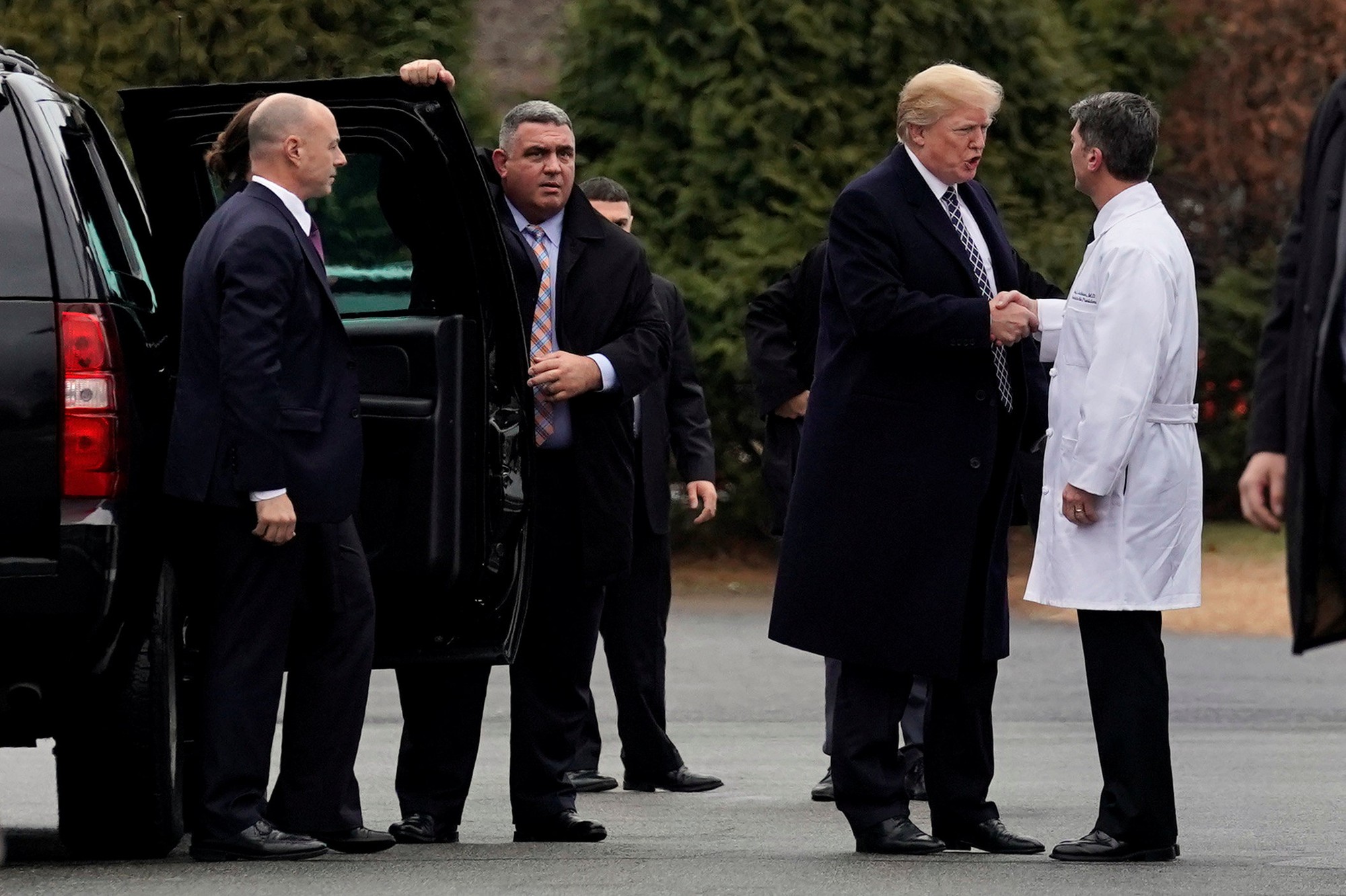 Bác sĩ Nhà Trắng nói sức khỏe ông Trump "tuyệt vời"