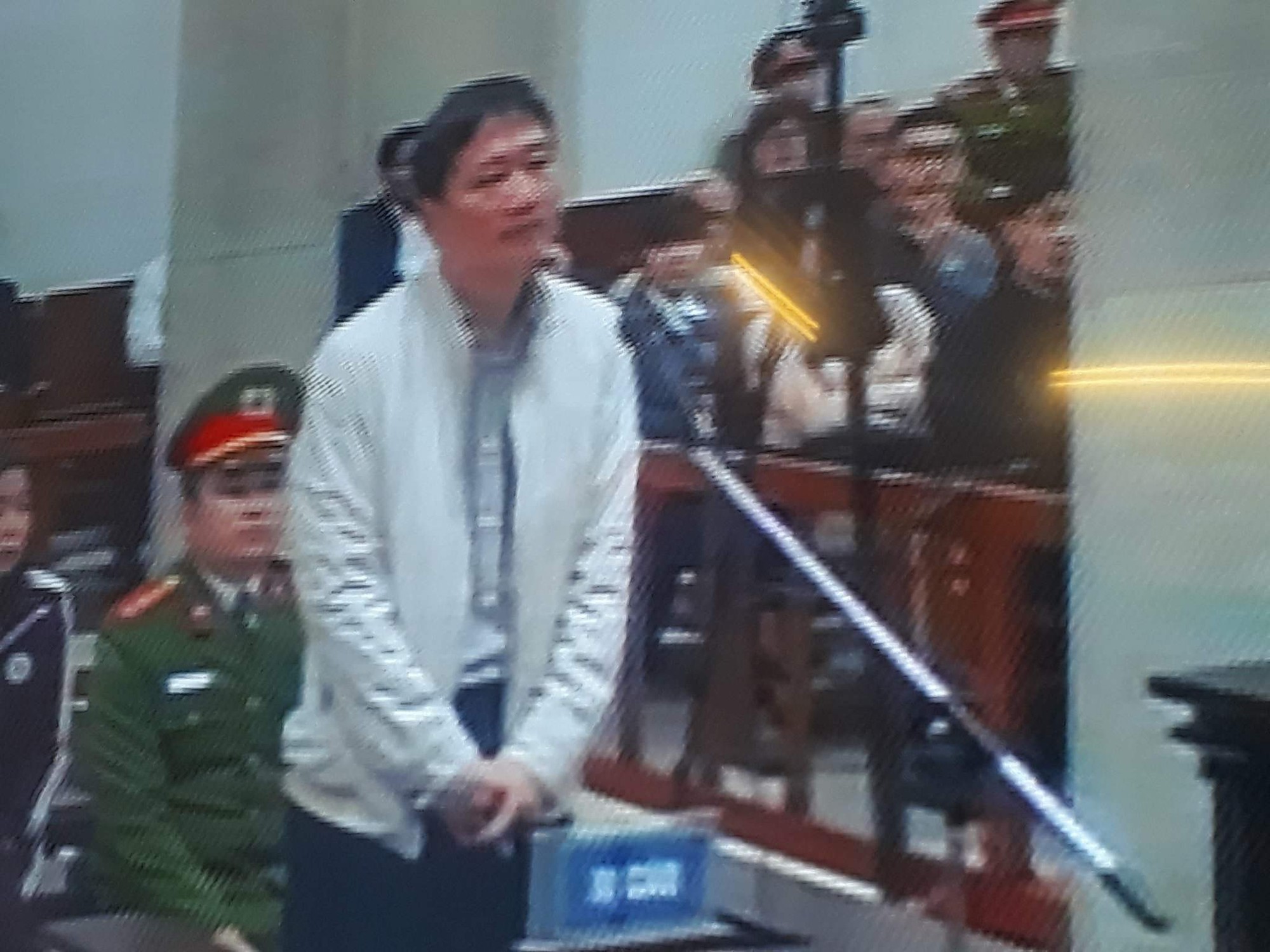 Trịnh Xuân Thanh mặc áo sáng màu, trả lời mạch lạc tại tòa