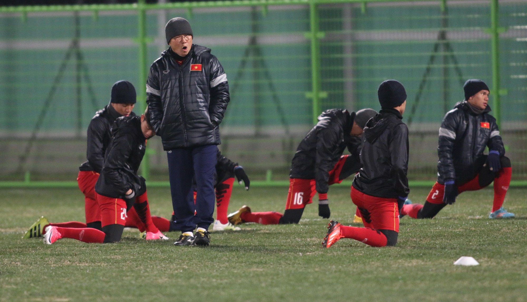 Dùng người Hàn cản U23 Hàn