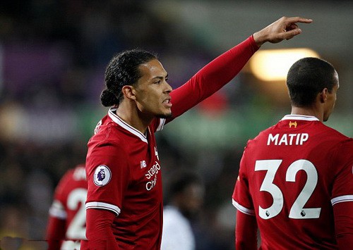 Ra mắt si&ecirc;u trung vệ, Liverpool gục ng&atilde; trước Swansea - Ảnh 3.