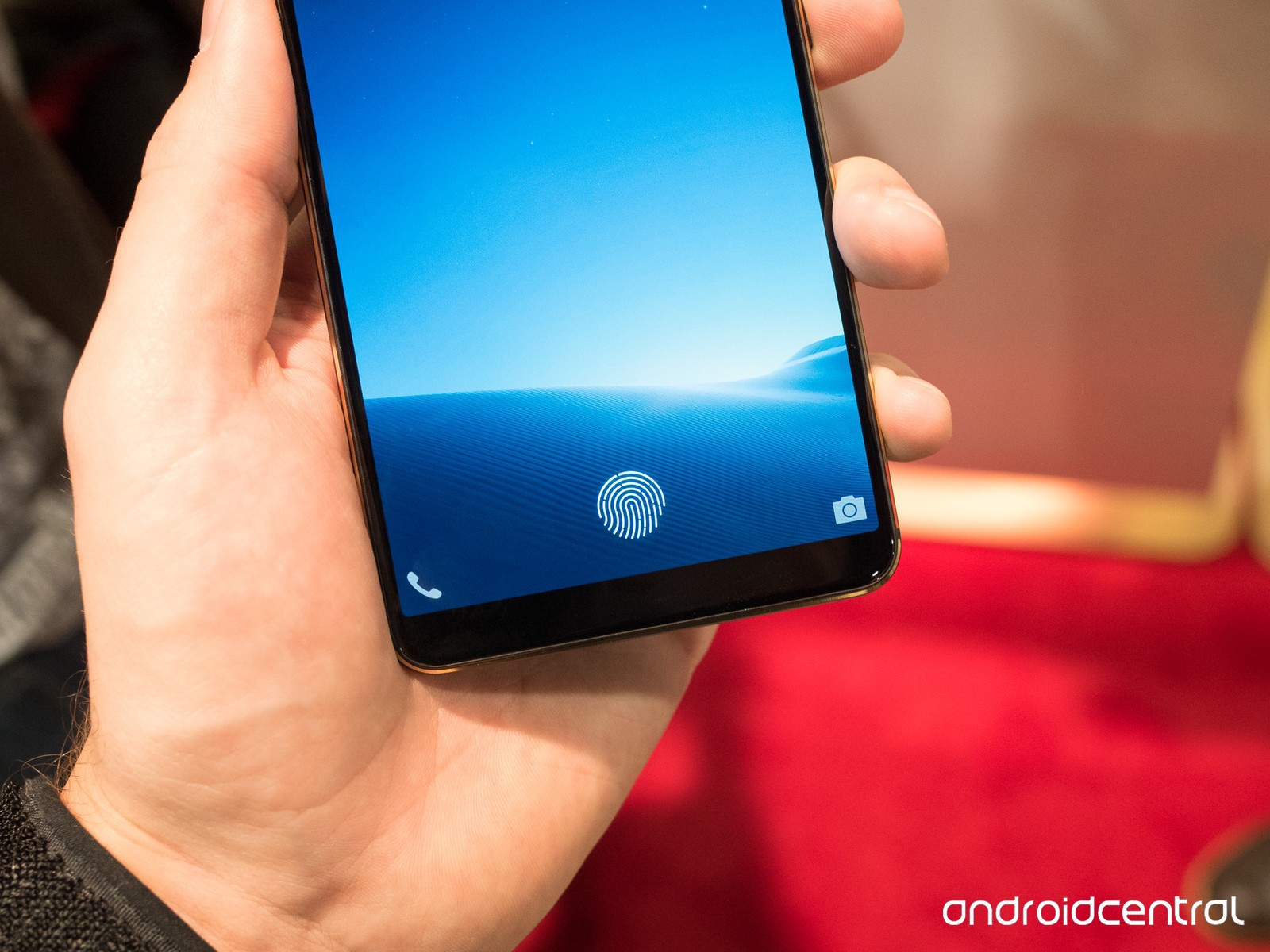 Smartphone đầu tiên có cảm biến vân tay dưới màn hình