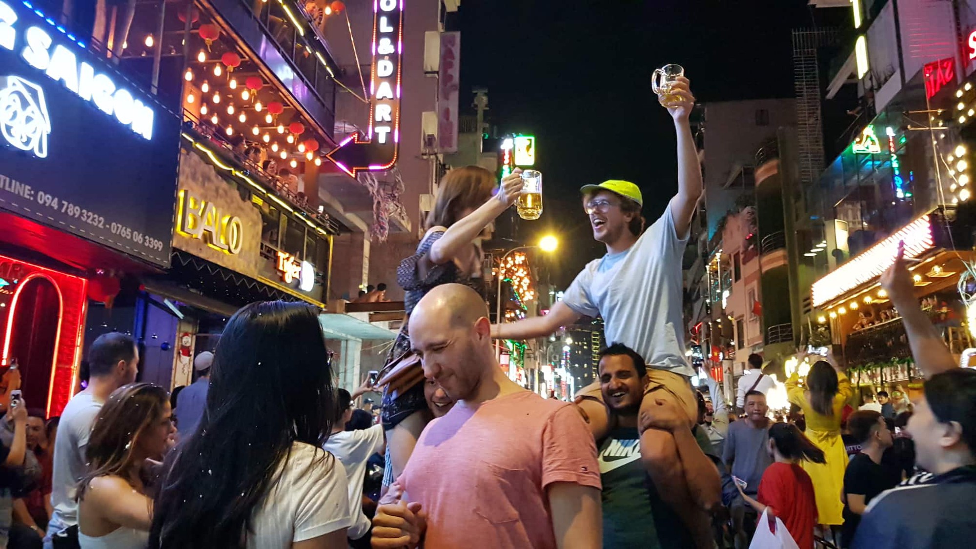 Clip: TP HCM tưng bừng đón năm mới 2019 - Ảnh 8.