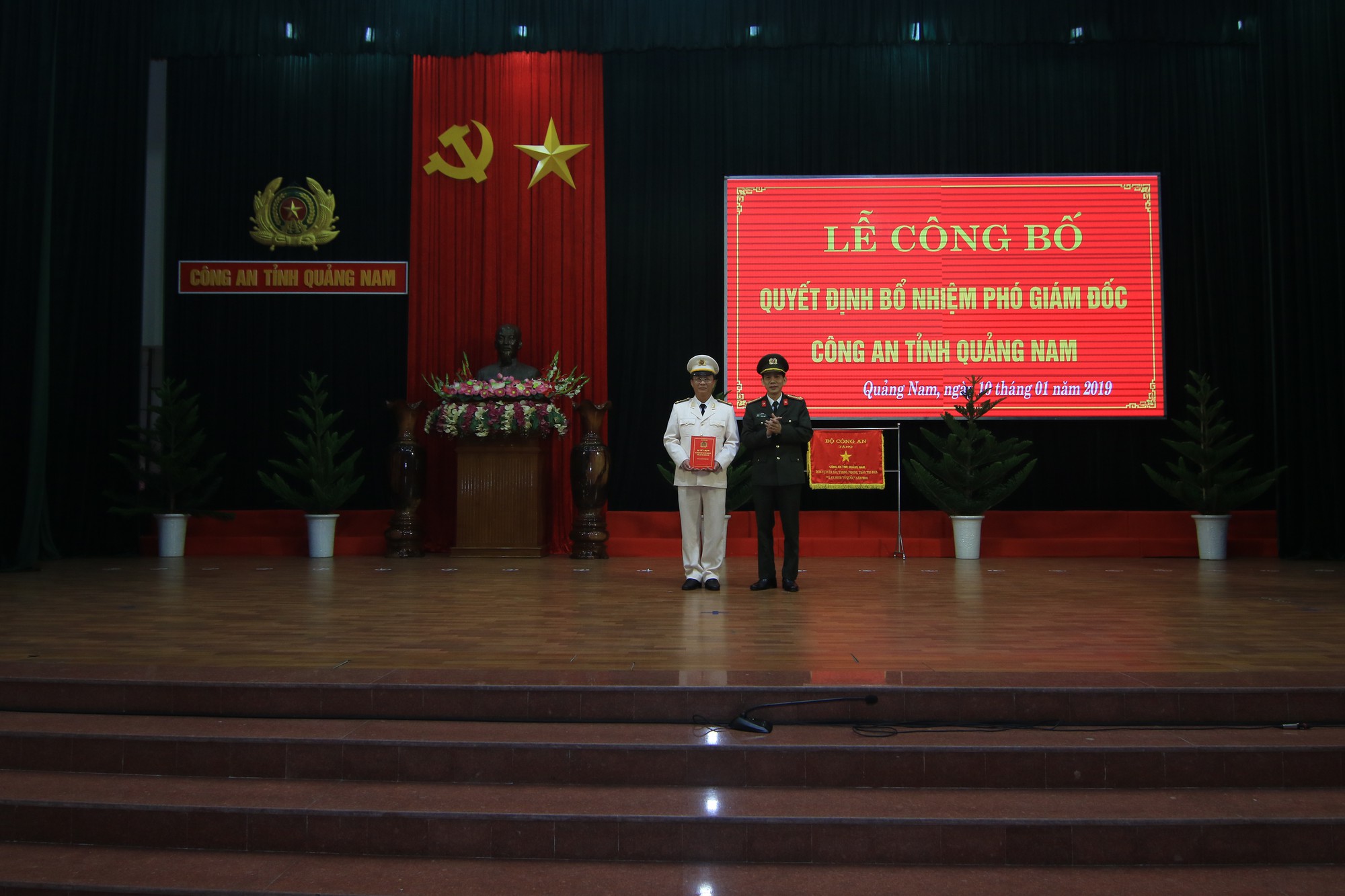 Quảng Nam c&oacute; ph&oacute; gi&aacute;m đốc c&ocirc;ng an thứ 5 - Ảnh 1.