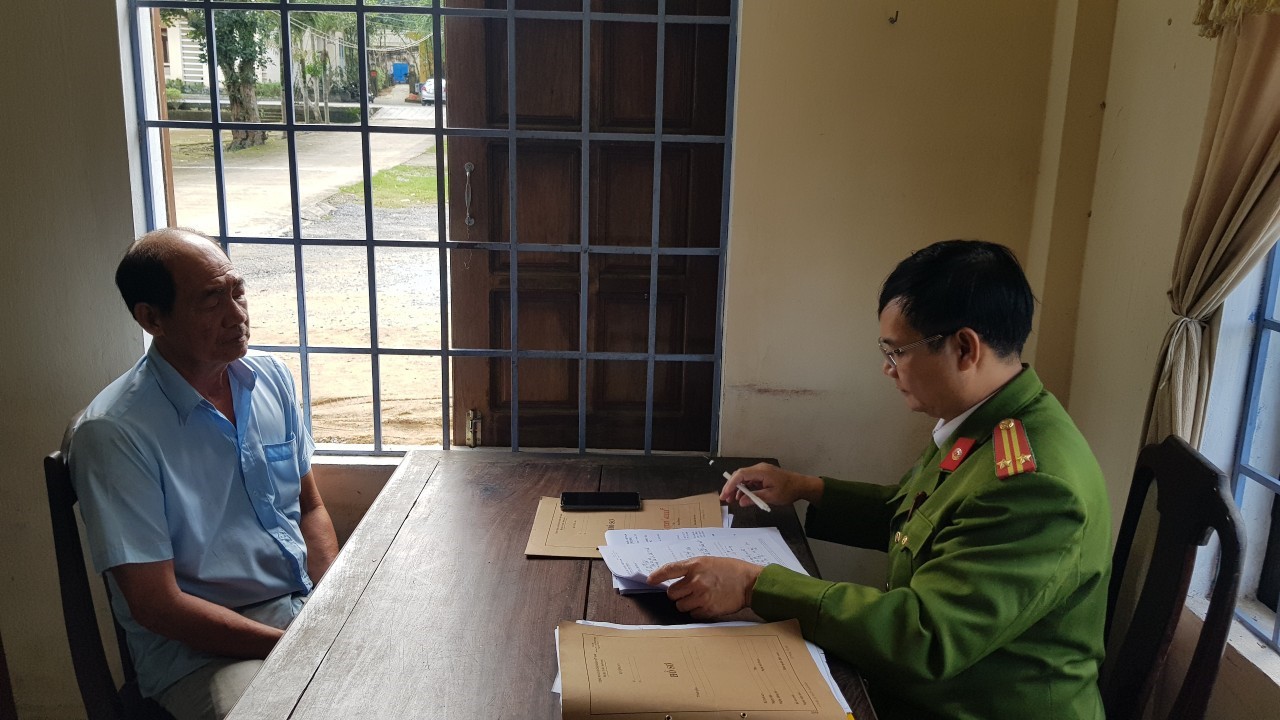 Khởi tố t&agrave;i xế vượt ẩu khiến xe chở sinh vi&ecirc;n rơi xuống vực đ&egrave;o Hải V&acirc;n - Ảnh 1.