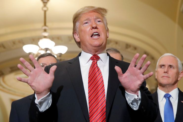 Ông Trump đùng đùng bỏ họp vì mâu thuẫn về bức tường biên giới