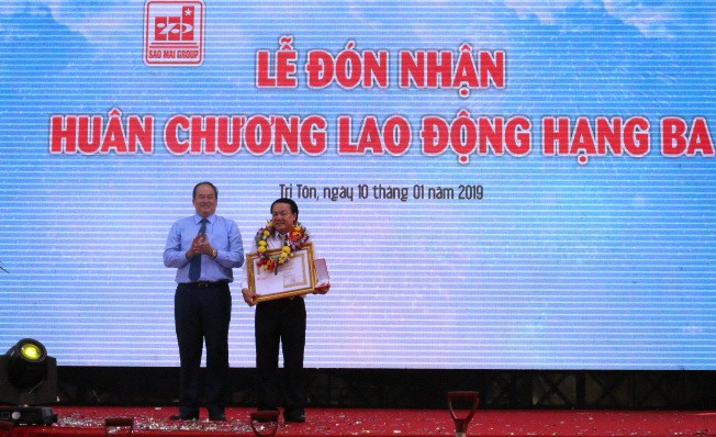 Biến ngọn đồi 2 triệu USD thành thiên đường du lịch - Ảnh 2.