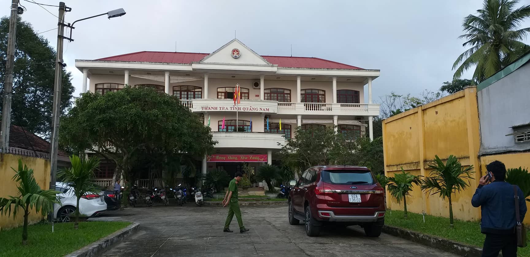 Ph&oacute; ch&aacute;nh Thanh tra Quảng Nam rơi từ tầng 3: Kh&ocirc;ng c&oacute; yếu tố tội phạm - Ảnh 1.