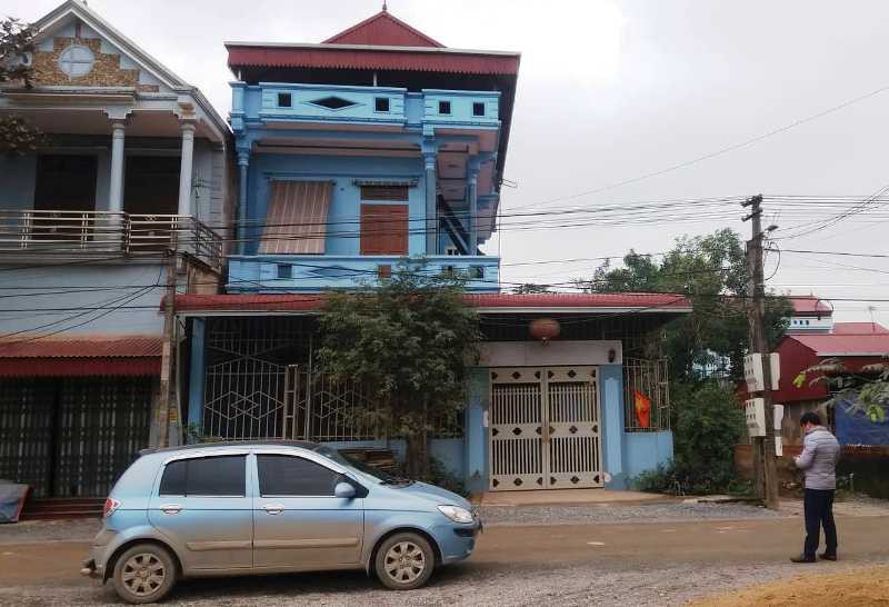Thực hư người đ&agrave;n &ocirc;ng bị vợ nhốt trong lồng sắt hơn 3 năm - Ảnh 1.