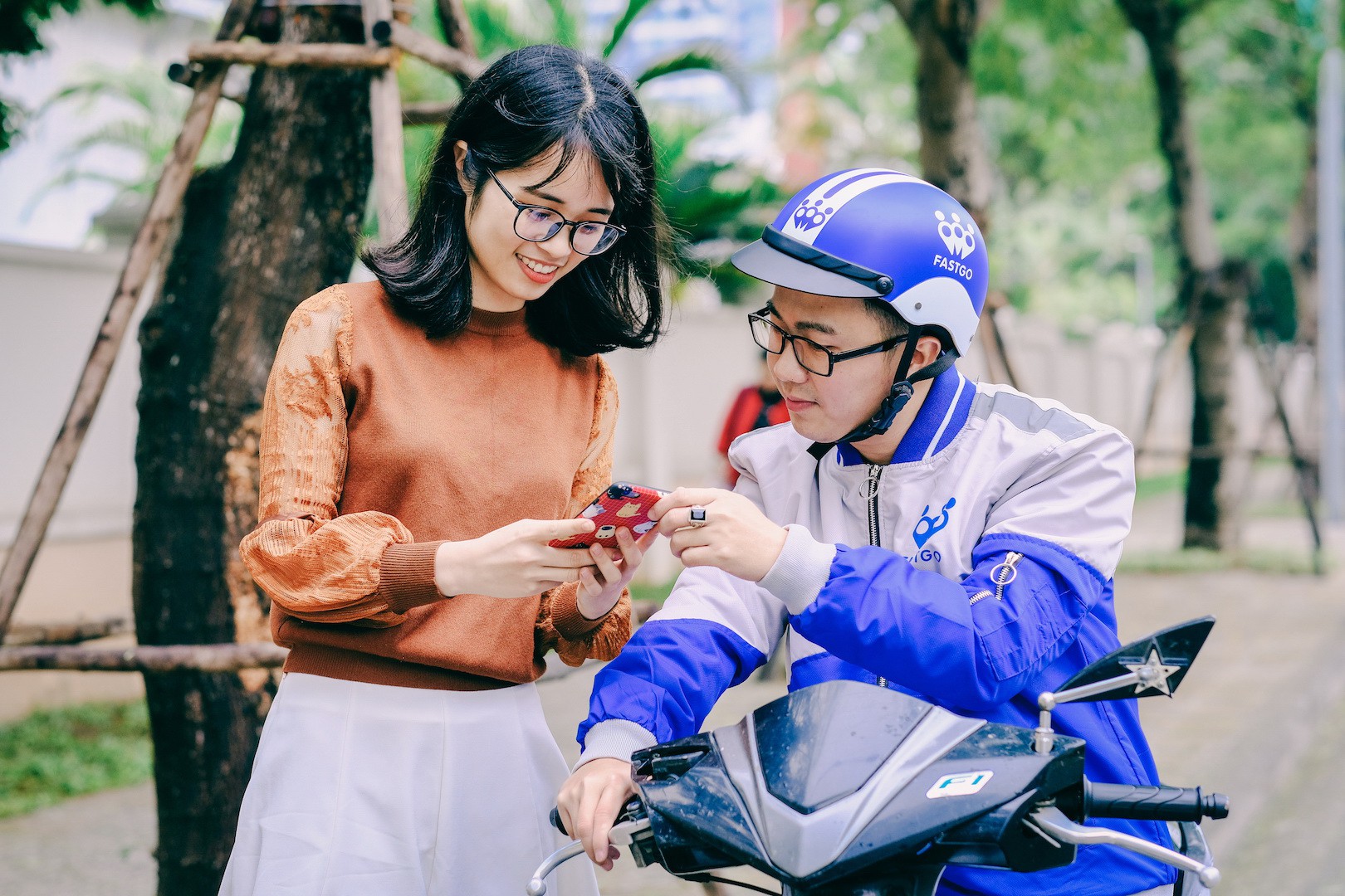 Ứng dụng gọi xe c&ocirc;ng nghệ đua khuyến mại để k&eacute;o kh&aacute;ch, t&agrave;i xế - Ảnh 1.
