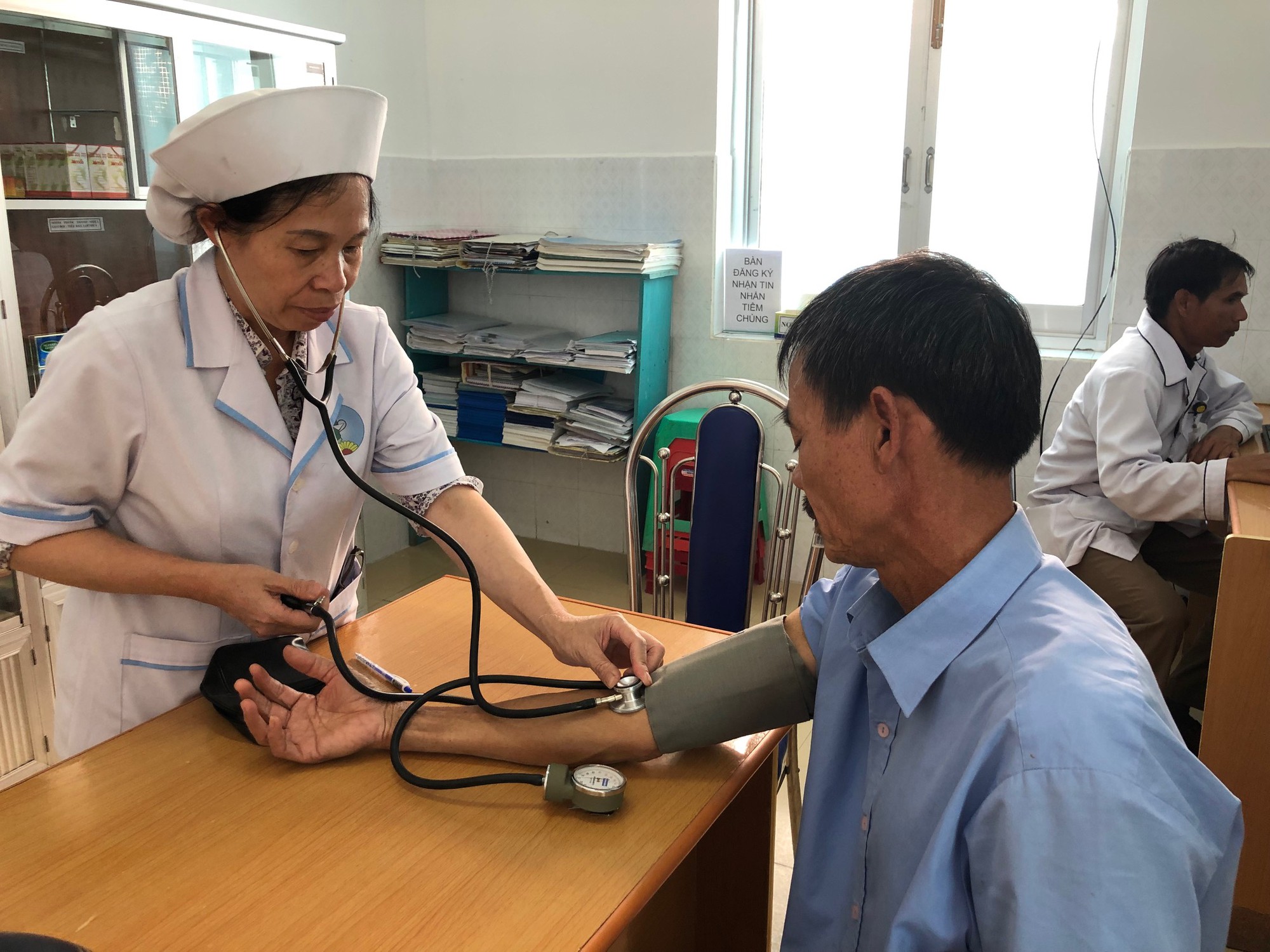 Bộ trưởng Y tế: &ldquo;Nhiều c&aacute;n bộ khi kh&aacute;m sức khoẻ mới ph&aacute;t hiện mắc bệnh&rdquo; - Ảnh 3.