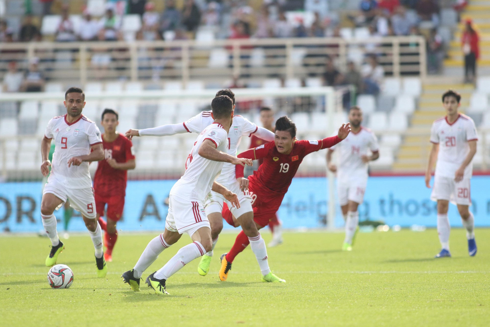 Clip: C&ocirc;ng Phượng bỏ lỡ cơ hội đẹp, Việt Nam thua Iran 0-2 - Ảnh 6.