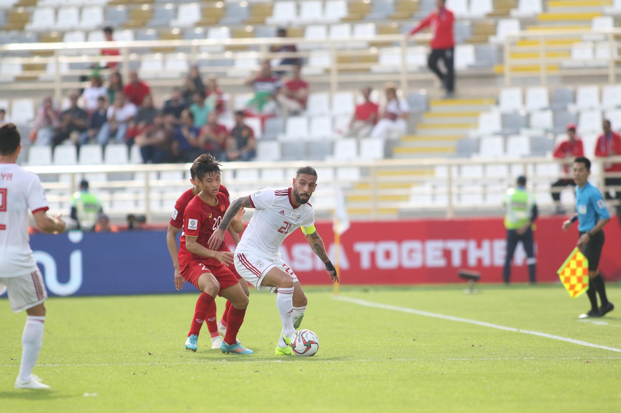 Clip: C&ocirc;ng Phượng bỏ lỡ cơ hội đẹp, Việt Nam thua Iran 0-2 - Ảnh 7.