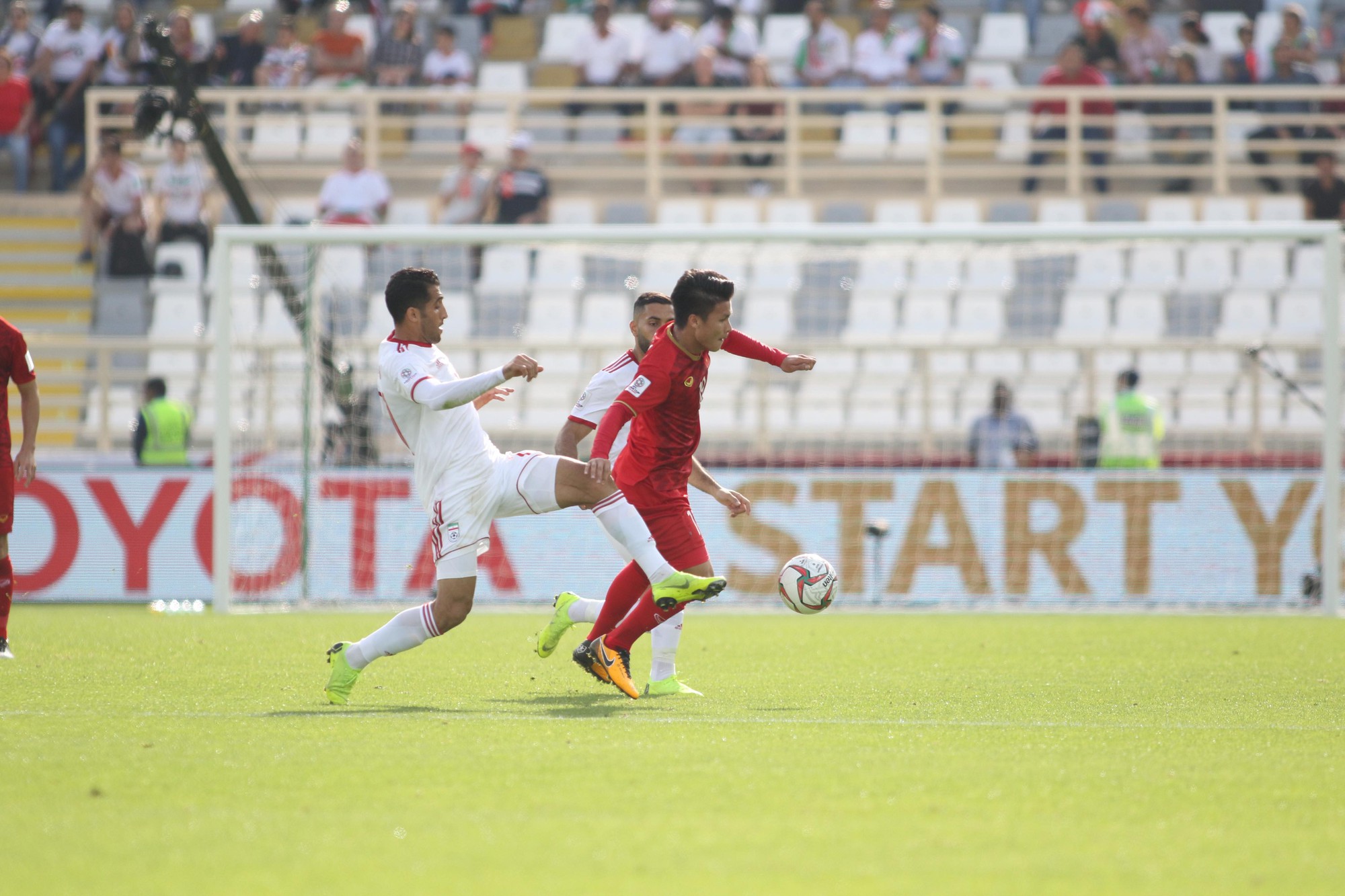 Clip: C&ocirc;ng Phượng bỏ lỡ cơ hội đẹp, Việt Nam thua Iran 0-2 - Ảnh 4.