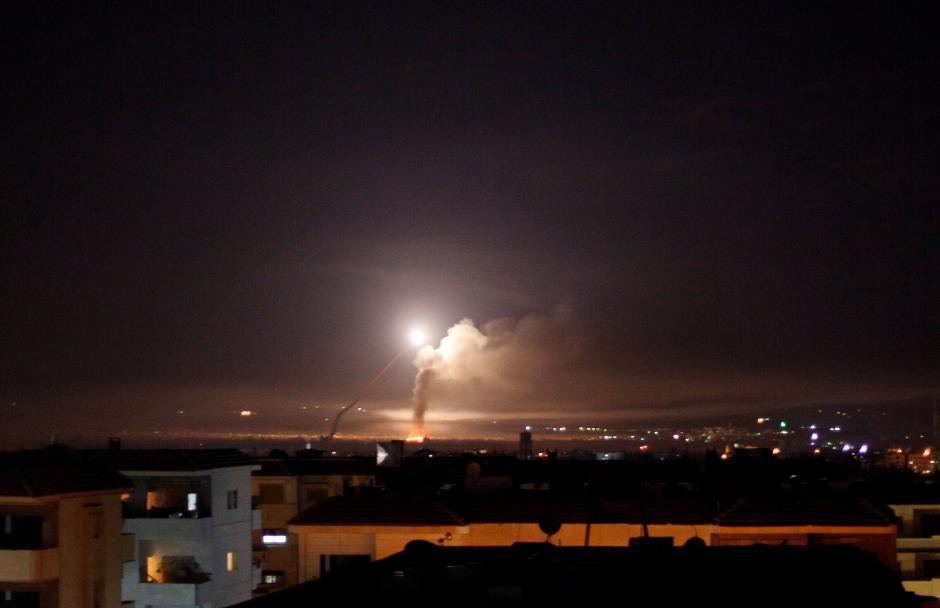 Syria lại tuy&ecirc;n bố bắn hạ hầu hết t&ecirc;n lửa Israel trong đ&ecirc;m - Ảnh 1.