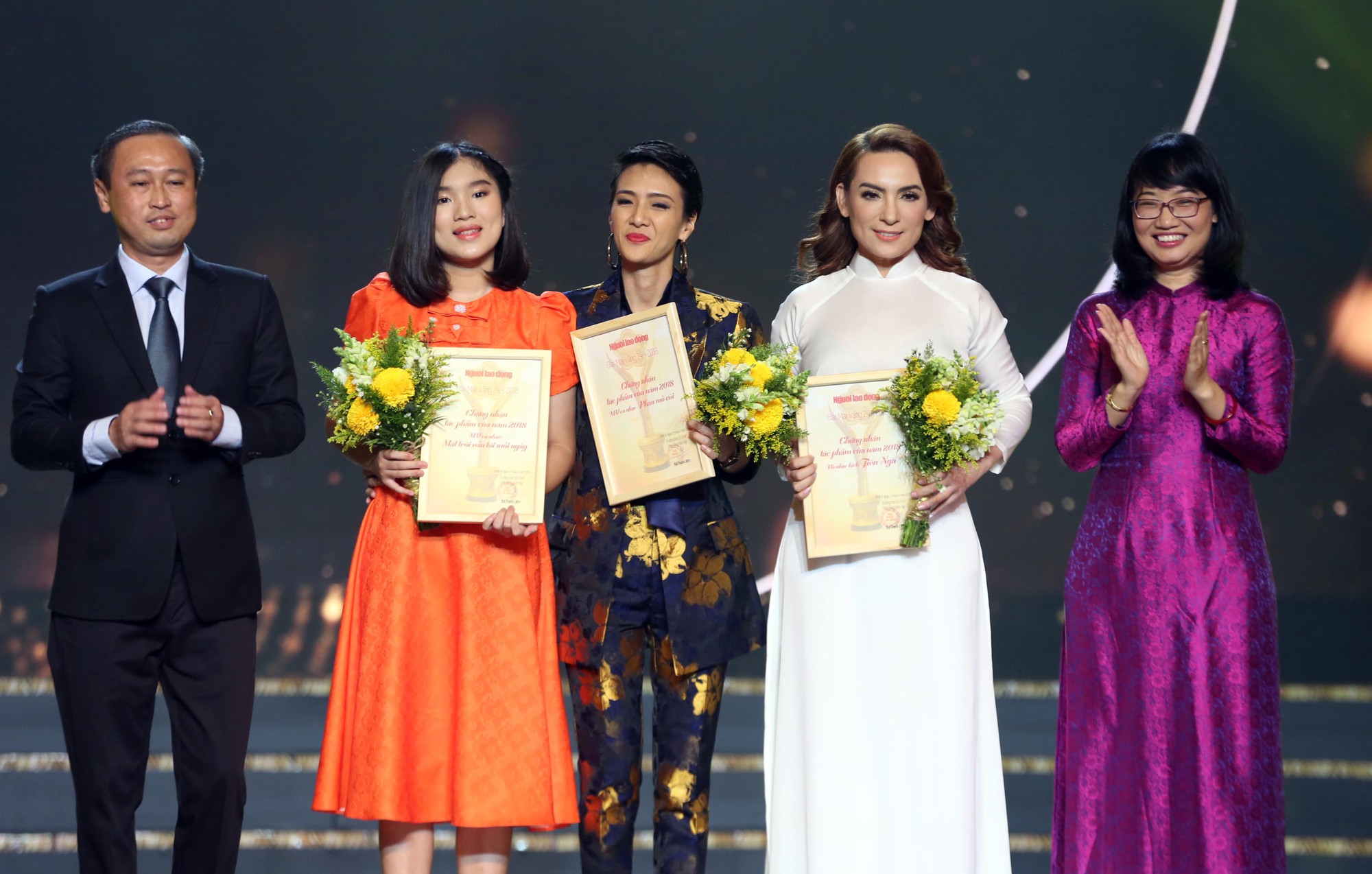 Dư âm Mai Vàng 2018: Đông Nhi khóc, Bùi Anh Tuấn vui không ngủ được