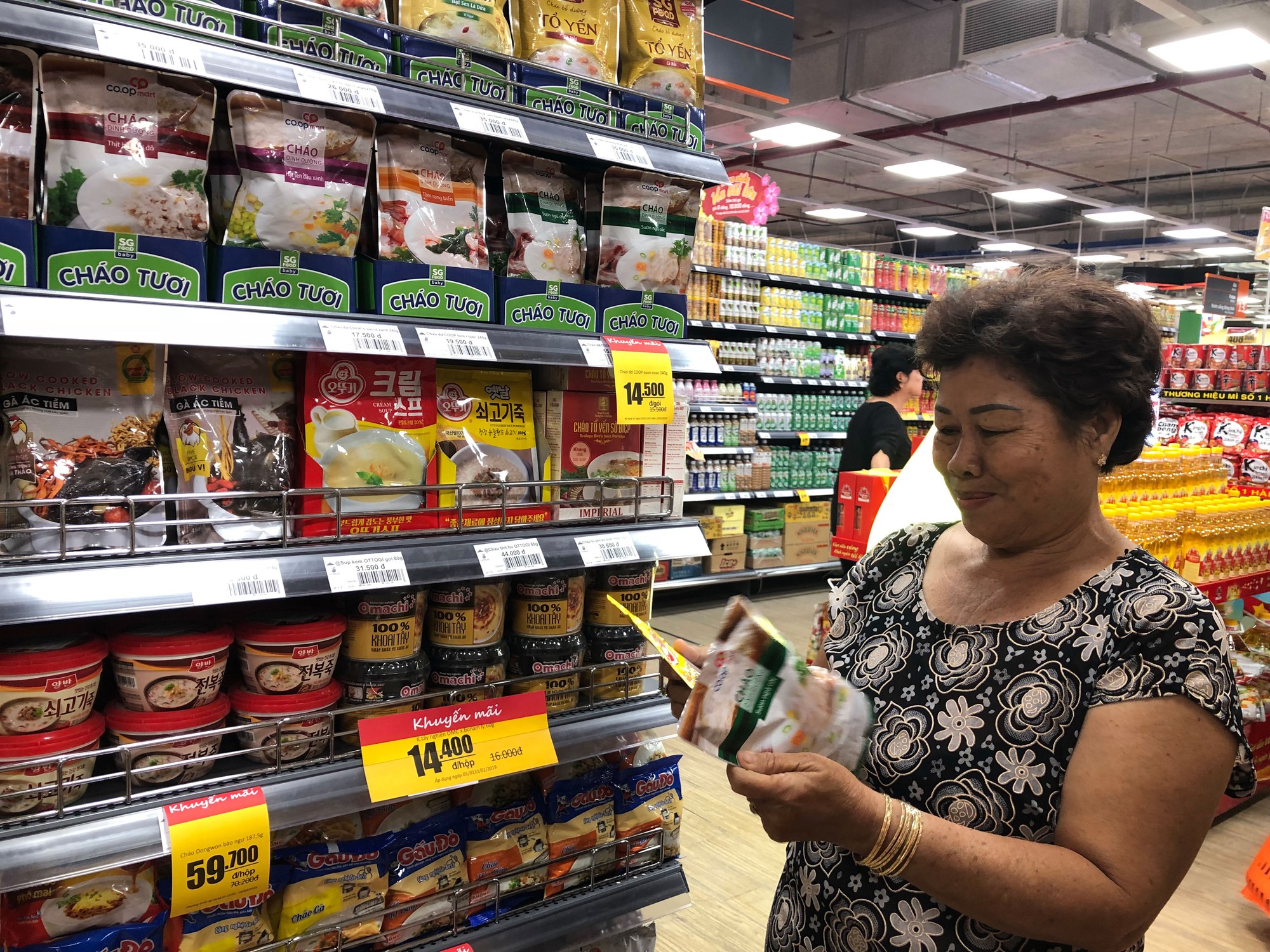 Khách "50+" tiêu thụ nhiều vẫn bị... ngó lơ