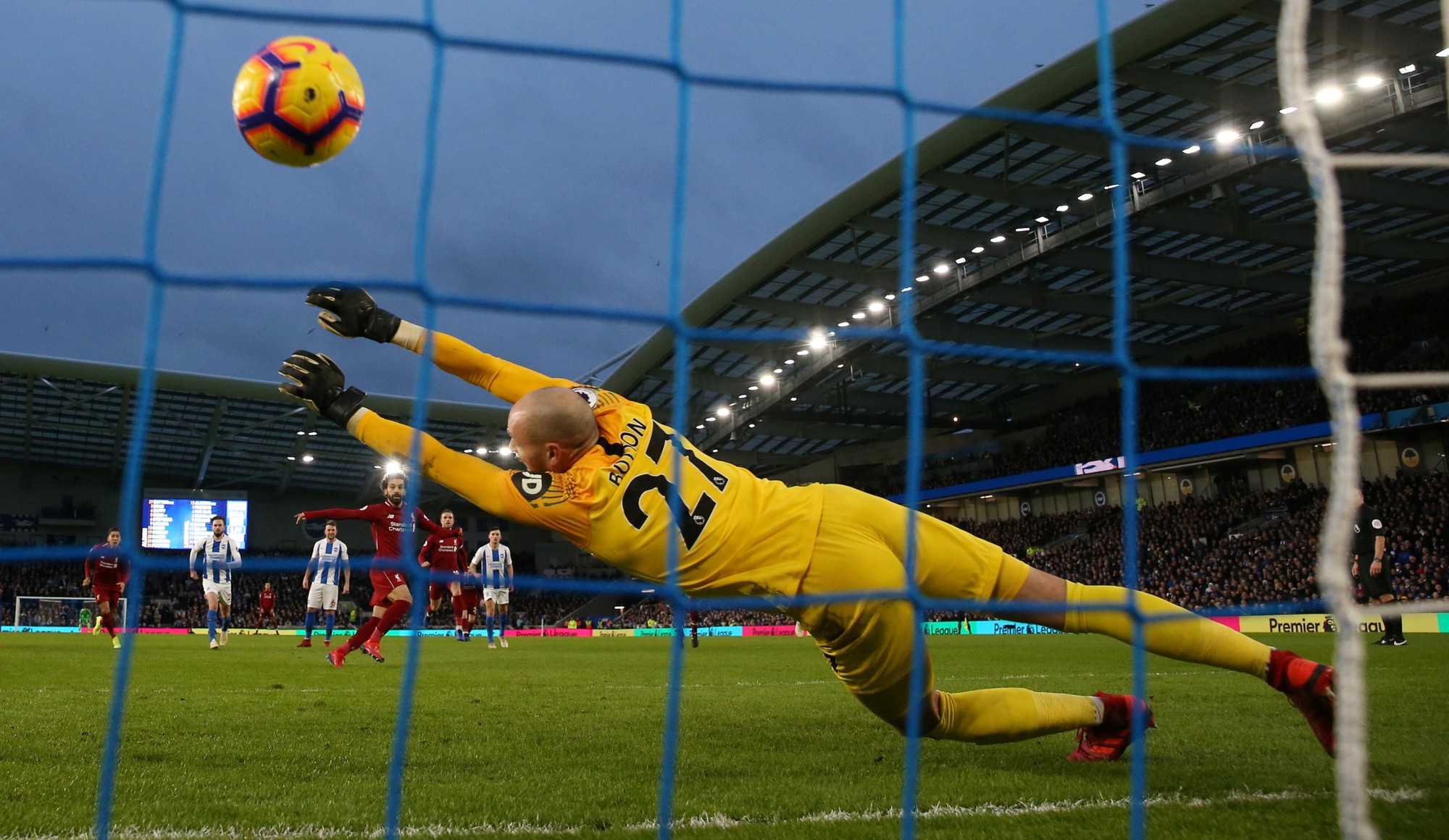 Clip: Chelsea, Liverpool thắng trận tạo &aacute;p lực cho Man City, Tottenham - Ảnh 1.