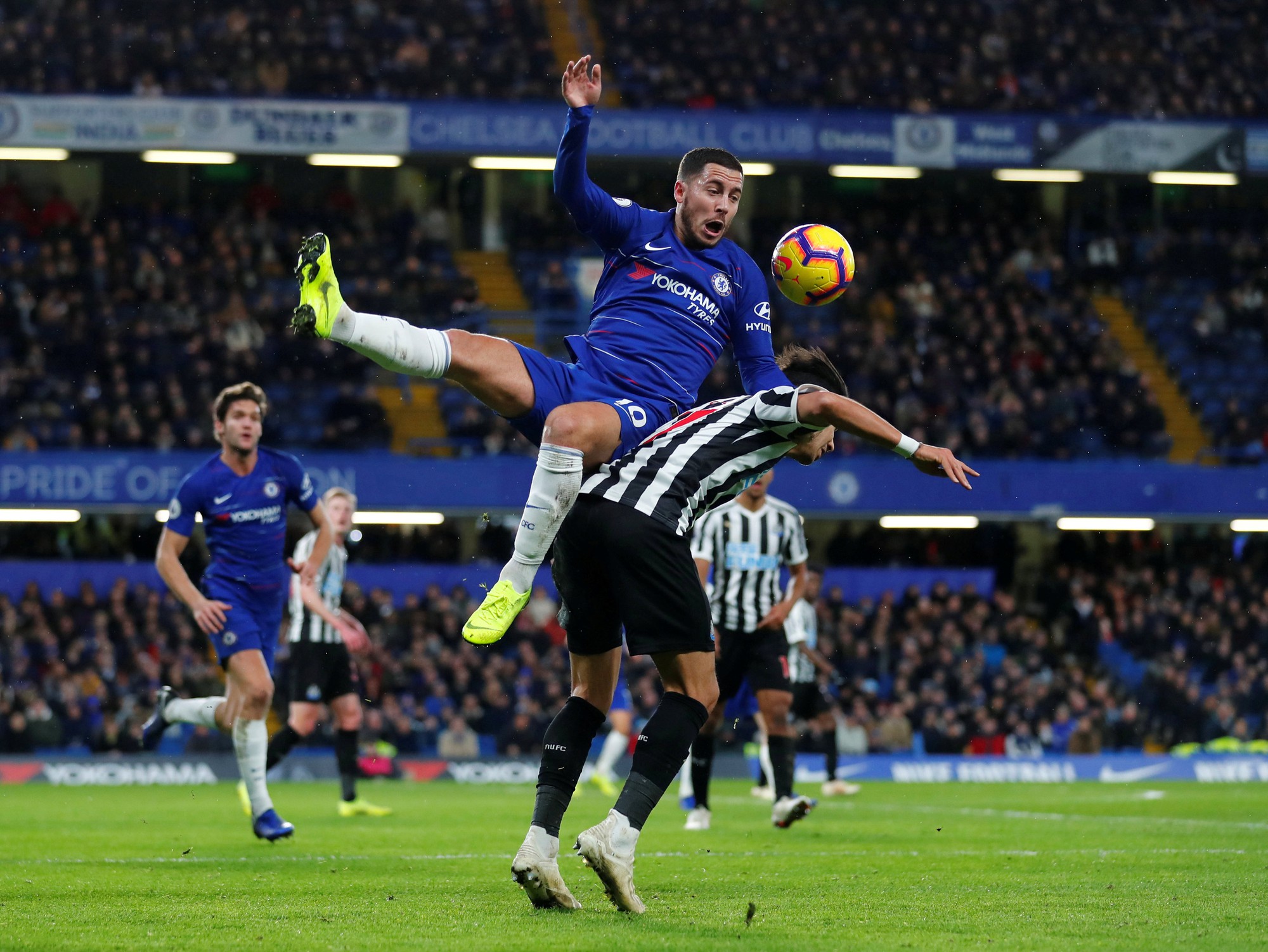 Clip: Chelsea, Liverpool thắng trận tạo &aacute;p lực cho Man City, Tottenham - Ảnh 4.
