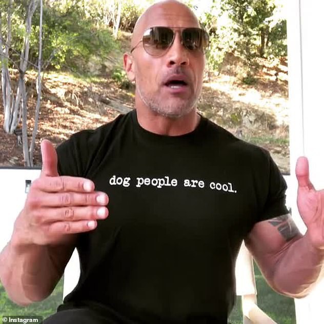 The Rock bức x&uacute;c v&igrave; bị n&eacute;m đ&aacute; oan - Ảnh 1.