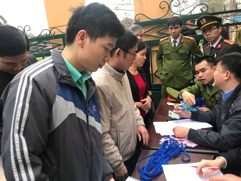 Bác sĩ Hoàng Công Lương nói sức khỏe bình thường, luật sư đề nghị đưa tới BV tâm thần giám định